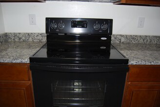 1048 Hunt St NW in Palm Bay, FL - Foto de edificio - Building Photo