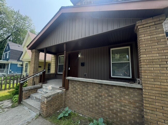 property at 1020 Sigsbee St SE