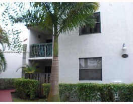 9429 Fontainebleau Blvd in Miami, FL - Building Photo