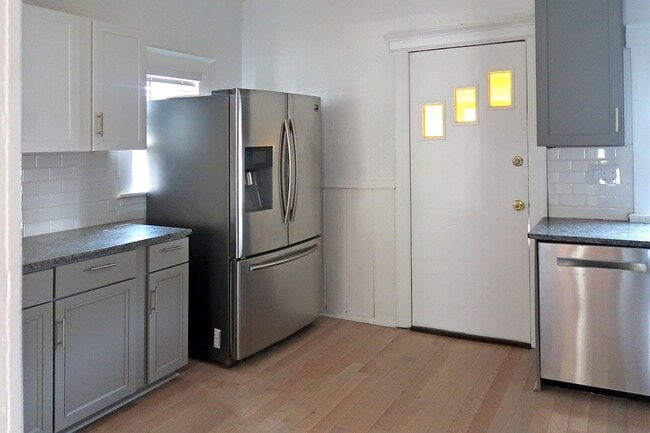 property at 1286 Oakwood Ave