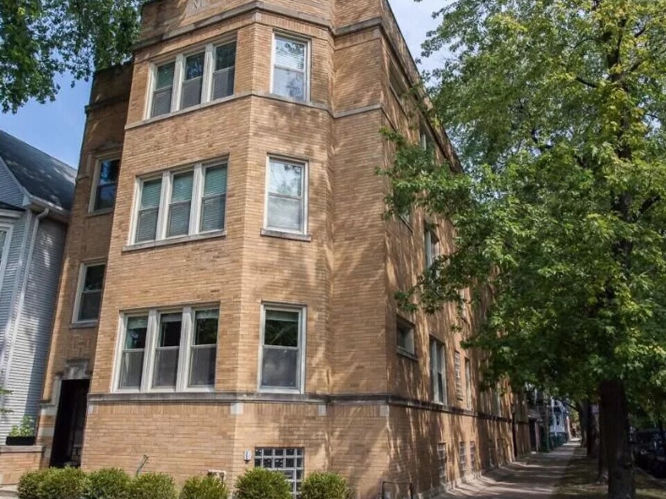 1516 W Waveland Ave in Chicago, IL - Building Photo