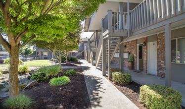 Highland Court Apartments in Tacoma, WA - Foto de edificio - Building Photo