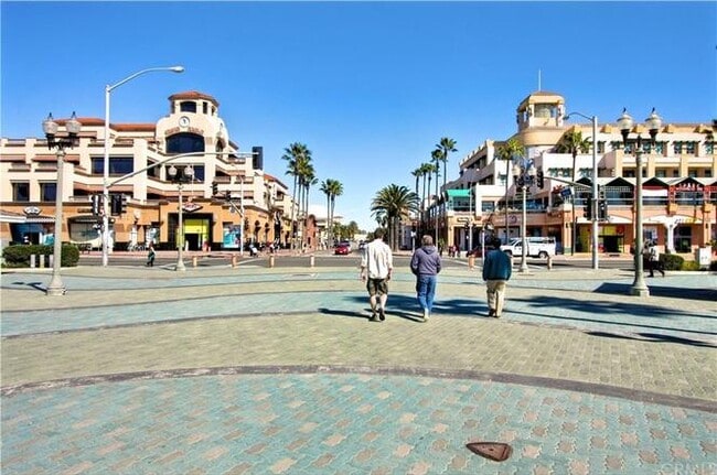 502 17th St, Unit B in Huntington Beach, CA - Foto de edificio - Building Photo