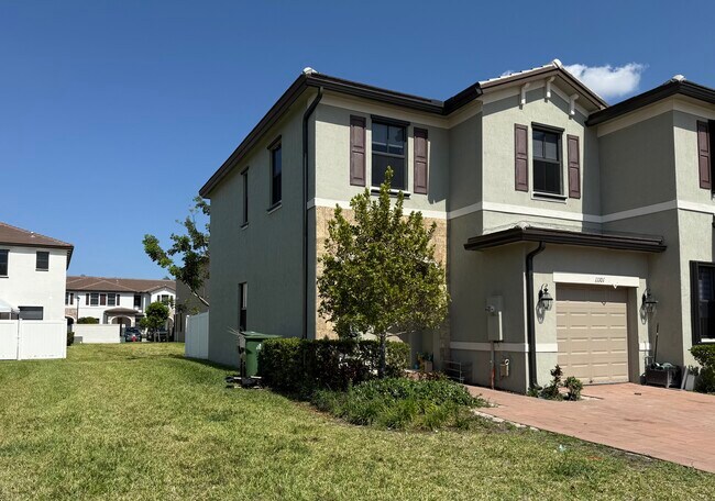 11101 W 33rd Ct in Hialeah, FL - Building Photo - Building Photo