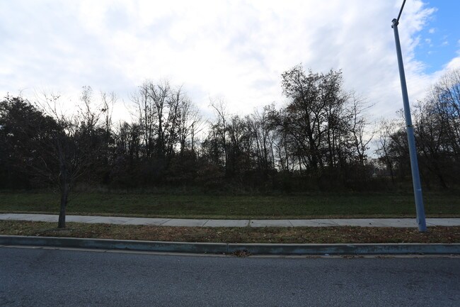 Old Gun Powder Rd in Beltsville, MD - Foto de edificio - Building Photo