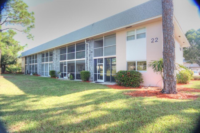 18081 SE Country Club Dr-Unit -211 in Jupiter, FL - Building Photo - Building Photo