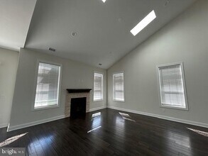 110 Samjan Cir in Hightstown, NJ - Building Photo - Building Photo