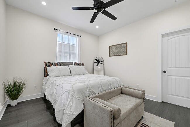 2412 Lucas St in Houston, TX - Building Photo - Building Photo