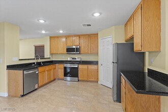 4748 Golden Shimmer Ave in Las Vegas, NV - Building Photo - Building Photo
