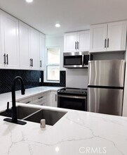 17000 Burbank Blvd, Unit 202 in Los Angeles, CA - Building Photo - Building Photo