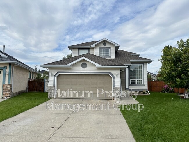 property at 123 Douglasview Bay SE