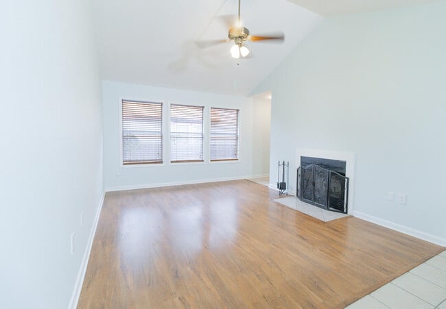 206 Parkwood Cir in Niceville, FL - Building Photo - Building Photo