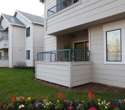 Aspen Village Apartments in Davis, CA - Building Photo - Building Photo