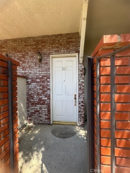 10201 Mason Ave, Unit 113 in Los Angeles, CA - Building Photo - Building Photo