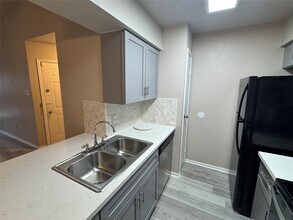 10101 S Gessner Rd in Houston, TX - Building Photo - Building Photo