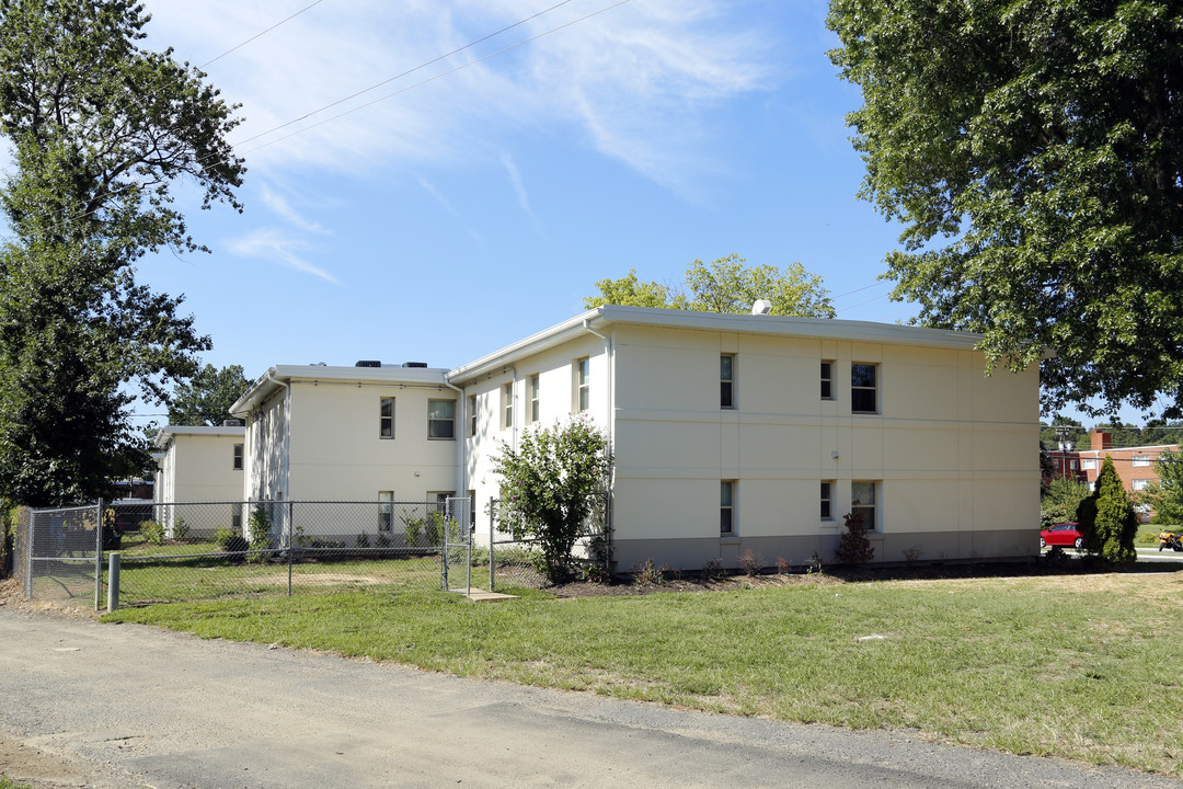 Lynhaven Apartments in Alexandria, VA - Building Photo