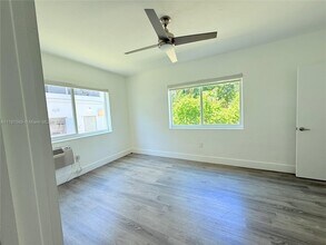 9270 E Bay Harbor Dr in Bay Harbor Islands, FL - Building Photo - Building Photo