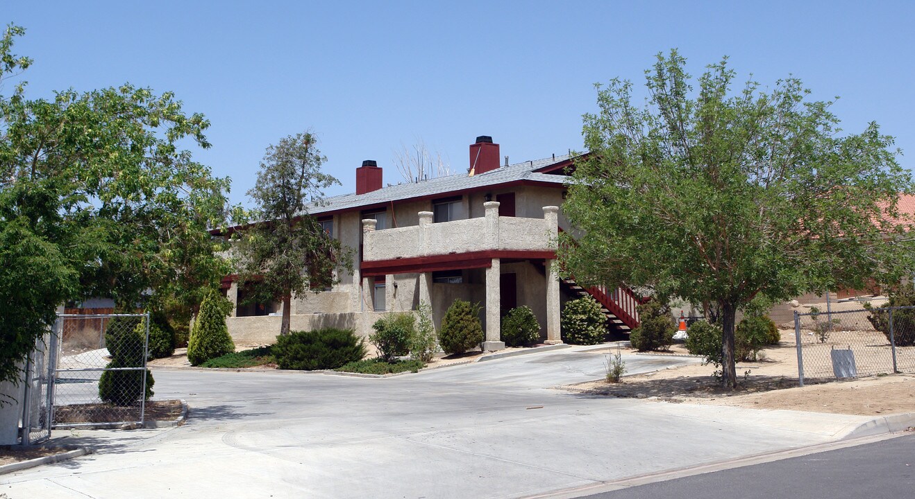 16228 Wato Rd in Apple Valley, CA - Building Photo