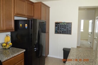 1668 Ryegrass Wy in Los Banos, CA - Building Photo - Building Photo