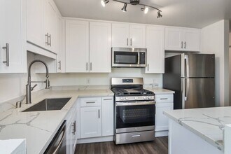 3030 Montrose Ave in Glendale, CA - Building Photo - Building Photo