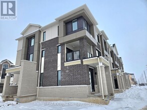 2 Pearson Ln in Barrie, ON - Building Photo - Building Photo