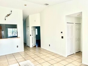 621 NW 78th Ter, Unit 205 in Pembroke Pines, FL - Building Photo - Building Photo