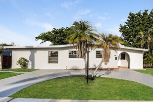 5835 SW 117th Ave in Miami, FL - Building Photo