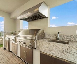 6671 NW 105th Ave in Medley, FL - Building Photo - Building Photo