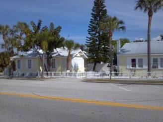 619-631 Mandalay Ave in Clearwater Beach, FL - Building Photo