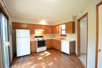 1023 NE Lindsay Ave, Unit C in Lee's Summit, MO - Building Photo - Building Photo