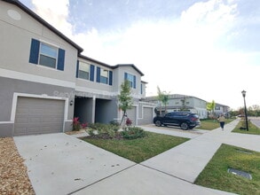 9625 Pembrooke Pines Dr in Sun City Center, FL - Building Photo - Building Photo