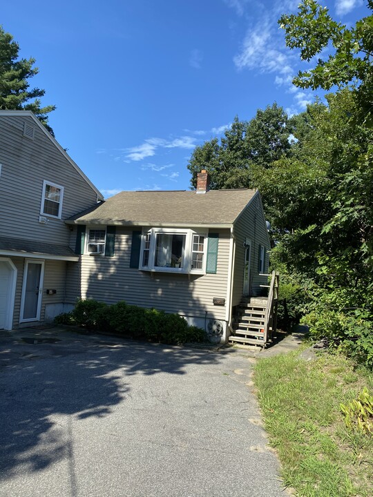 91 Ferncroft Road in Tewksbury, MA - Foto de edificio