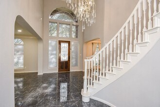 2810 Grassy Knoll Ct in Sugar Land, TX - Foto de edificio - Building Photo