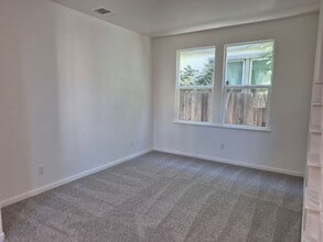 1868 Mammoth Way in Sacramento, CA - Building Photo - Building Photo