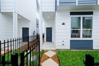 1570 W Tidwell Rd in Houston, TX - Building Photo - Building Photo