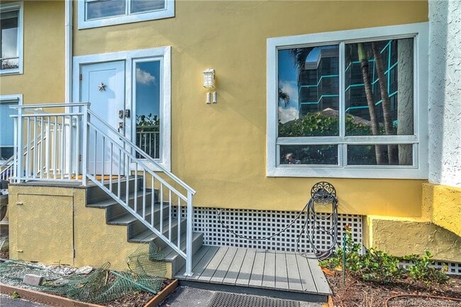 245 NE MacArthur Blvd in Stuart, FL - Building Photo - Building Photo