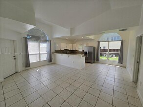 35 SW 7th St in Hallandale Beach, FL - Building Photo - Building Photo