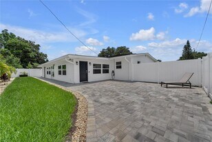 3295 57th St N in St. Petersburg, FL - Building Photo