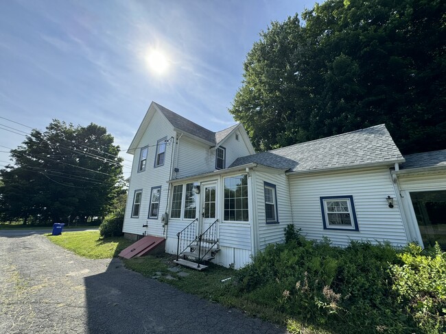 166 Old Amherst Rd in Sunderland, MA - Building Photo - Building Photo
