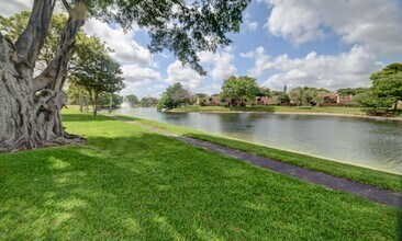 8248 Severn Dr in Boca Raton, FL - Building Photo - Building Photo