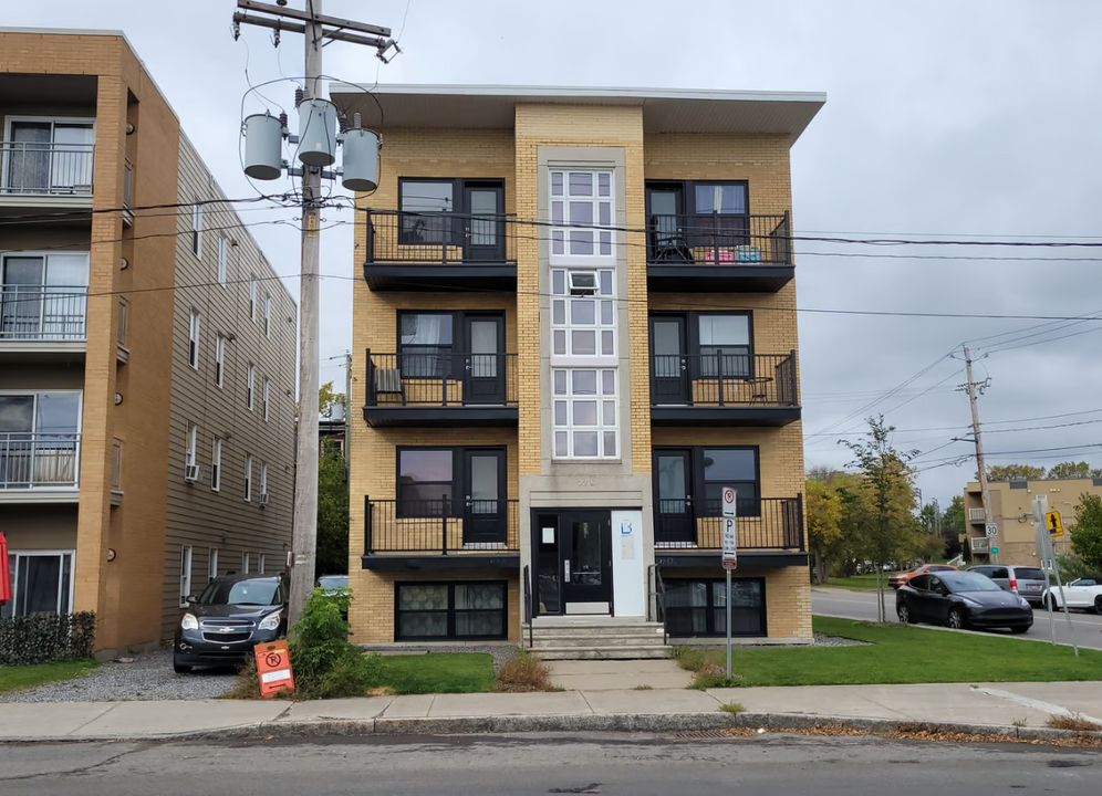 2215 De La Canardière Ch in Québec, QC - Building Photo