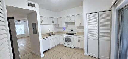 46 Simonton Cir in Weston, FL - Building Photo - Building Photo