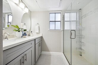 1201 McDuffie St, Unit 169 in Houston, TX - Building Photo - Building Photo