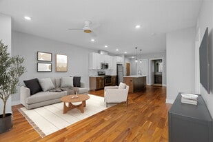 Boutique 28 in Minneapolis, MN - Building Photo