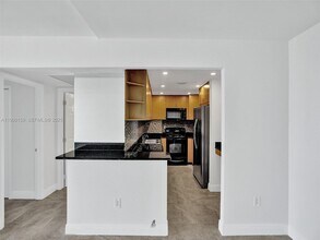 10350 W Bay Harbor Dr in Miami Beach, FL - Building Photo - Building Photo