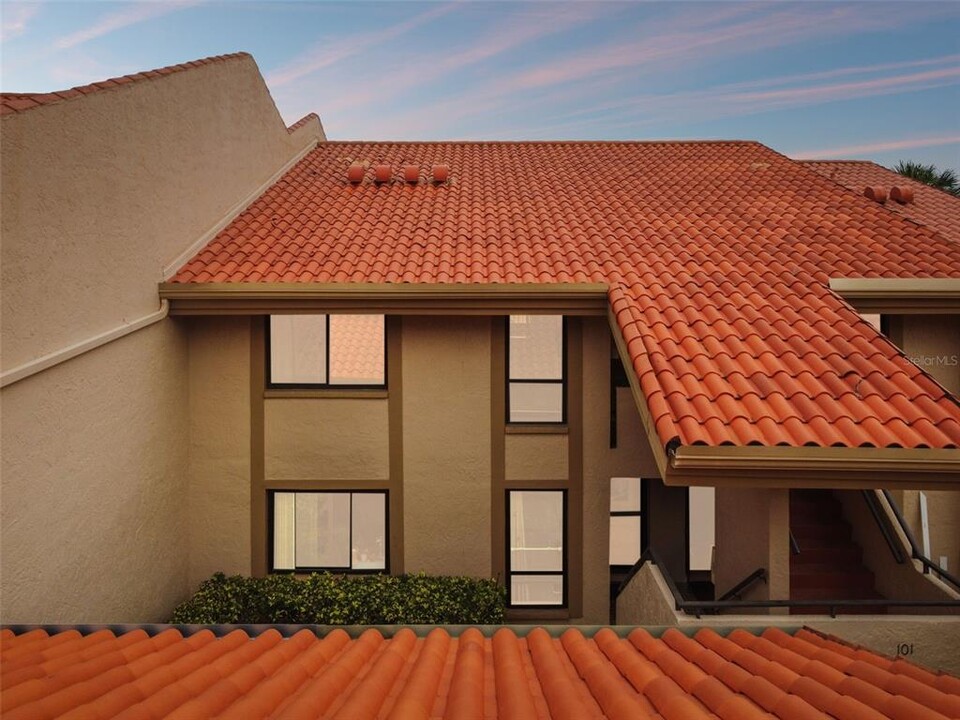 4800 Brittany Dr S in St. Petersburg, FL - Building Photo