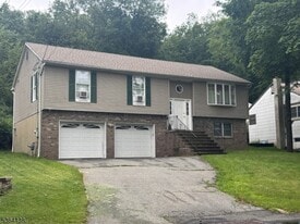 50 Monhegan Ave in Oakland, NJ - Building Photo