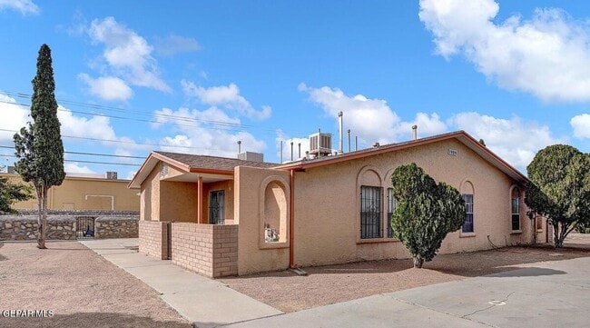 1909 Karen Sue Pl in El Paso, TX - Building Photo - Building Photo