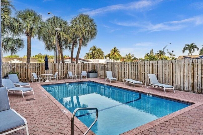 8900 Collins Ave in Surfside, FL - Building Photo - Building Photo