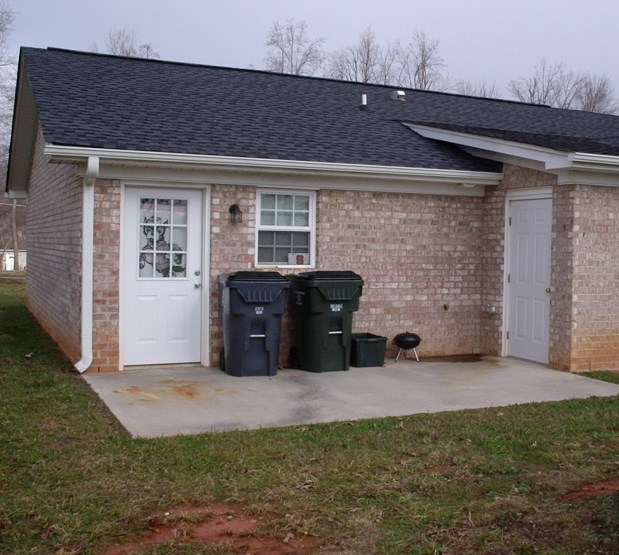 Hilldale Drive Apartments in Burlington, NC - Building Photo - Building Photo